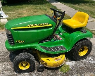 John Deere LT133 Riding Lawn Mower 