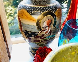 Oriental vase 