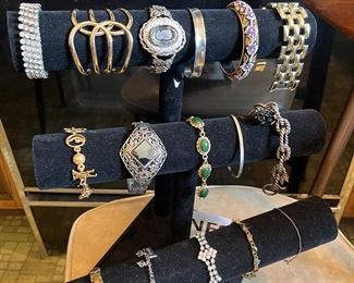 Jewlery - Bracelets 