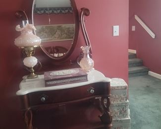 Pulaski dresser and matching Queen bed