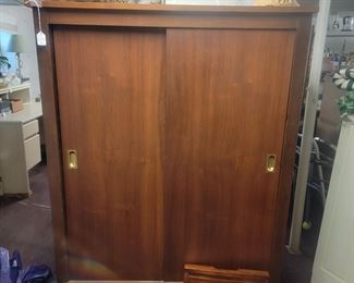 MID-CENTURY CEDAR WARDROBE 