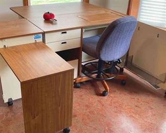 Rolling Koala Cabinet Expandable Sewing Craft Quilting Table * Over $1000 new