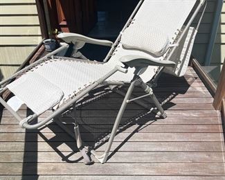 Very nice Zero Gravity Folding Reclining Chaise Lounge with Shade Cover