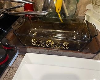 i SPY VINTAGE GLASS BAKERS !