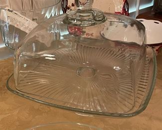 statement cake plate here !