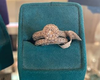 sterling  cz set- bling bling on this ring - and no big price !!