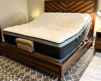 Mattress Firm 900 Adjustable Base with USB ports and remote