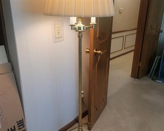 STIFFEL FLOOR LAMP 2264 HOLLYWOOD REGENCY STYLE MOGUL CANDELAVRA WITH MILK GLASS AND POLE SWITCH