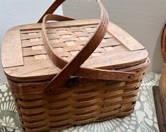 Shaker type picnic basket
