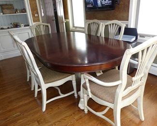 Drexel Heritage dining table with 6 chairs