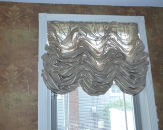 Custom balloon shades