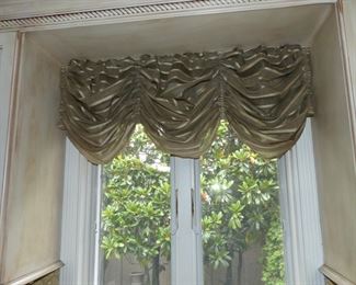 Custom balloon shades