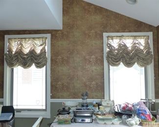 Custom balloon shades