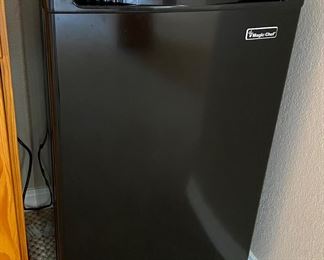 Small Apartment/dorm Magic Chef refrigerator