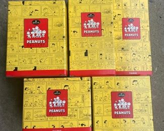 Large collection of Peanuts and Snoopy items 