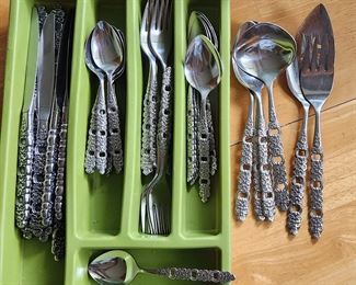 ONEIDA Silverware set 