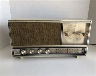 Mid Century GE Radio 