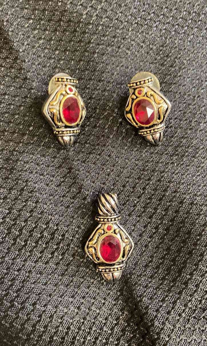 01 Red Stoned Earrings And Pendant Set