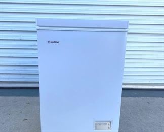 MOOSOO 3.5 Cubic Foot Chest Freezer