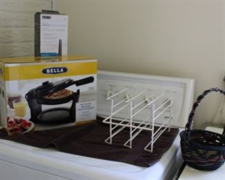 Bella Waffle Maker, Basket, Glass Dish