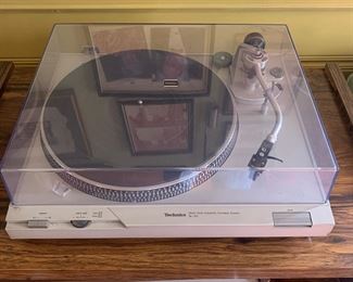Techniques Turntable SL-D2