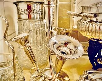 Silver plated decorative and service pieces 