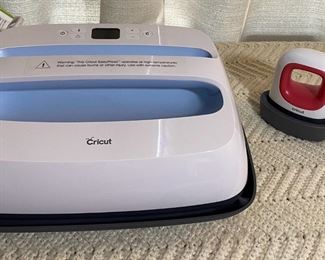 Cricut Heat Presses, LIKE NEW