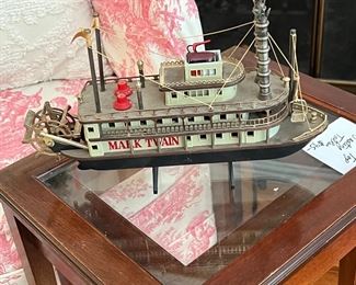 Mark Twain Transistor Radio Paddle Boat 