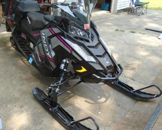 2001 POLARIS CLASSIC 700 SNOWMOBILE