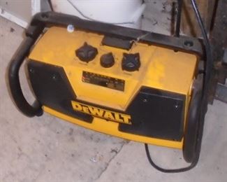 DEWALT RADIO