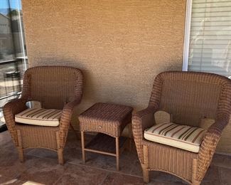 Well maintained wicker patio set