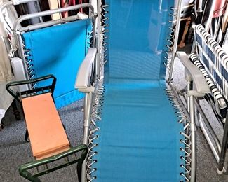 Outdoor chairs and recliners 