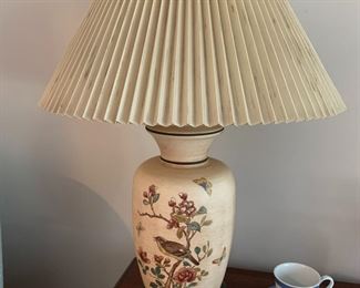 #16	Ginger Jar Lamp w/Bird Design - 26" Tall	 $40.00 			
