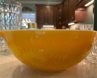 #69	Vintage Pyrex Yellow/Orange Daisy/Sunflower Nesting Bowl Set of 4	 $100.00 			
