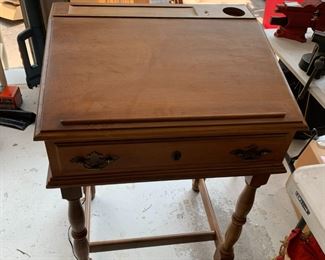 #90	voice of music flip top desk  24x19x35	 $75.00 			
