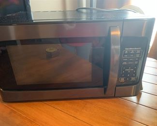 #117	Hamilton Beach Microwave - 1000 Watts	 $40.00 			
