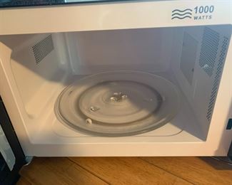 #117	Hamilton Beach Microwave - 1000 Watts	 $40.00 			
