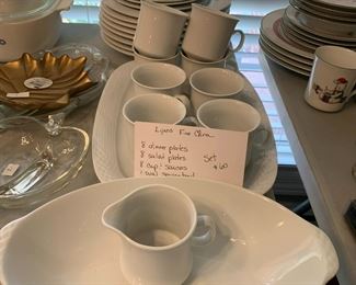 #154	Lynns Fine China - Set 	 $60.00 			
