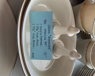 #189	Lenox "maywood" 4 pc serving set	 $40.00 			
