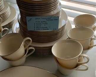 #190	Lenox "Maywood" Platinum Trim 6    5 place Settings	 $175.00 			
#191	Lenox "Maywood" Platinum Trim 8    5 place Settings	 $200.00 			
