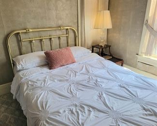 Vintage Brass Bed Style, End Table & Lamp - bedding also available