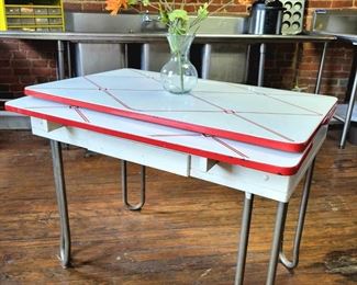 Vintage MCM 1941 Tepco Porcelain Expandable Butterfly Table - stunning!