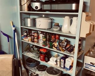 Lots of kitchen items