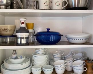 Assorted kitchen ware