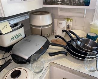 Vtg. Sugar/flour/ tea holder