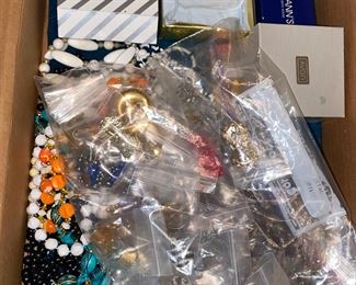 Lots of jewelry 
