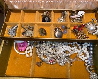 Jewelry assortment 