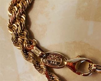 14k necklace detail