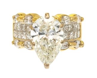 3.40 Carat Pear Shape Diamond (VS2, J) Ring, 18kt Gold, Size: 4