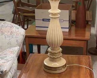 Hammary End Table And Heavy Lamp